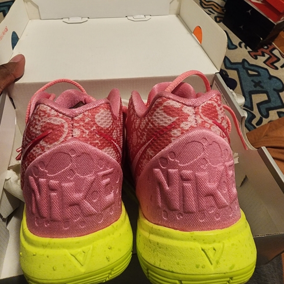 Nike Kyrie 5 “Patrick Star” is one of five sneaker collaboration with box - Picture 7 of 8